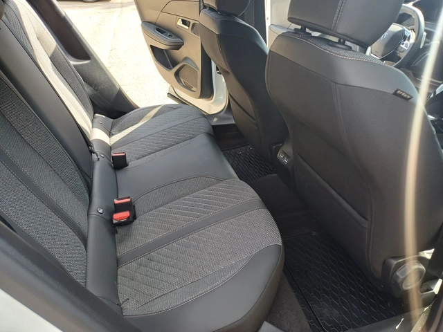 Peugeot 2008 1.2 HYBRID ALLURE - автомобили, коли, обяви за нови и употребявани 12