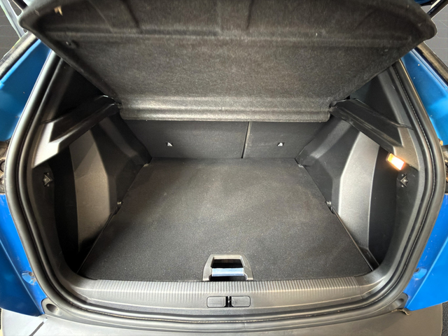 Peugeot 2008 GT 1.2 PureTech 130 EAT8 EURO6 - автомобили, коли, обяви за нови и употребявани 12