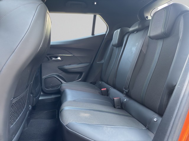 Peugeot 2008 GT 1.2 PureTech 130 EAT8 EURO6 - автомобили, коли, обяви за нови и употребявани 12