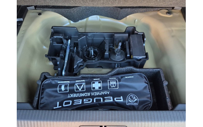 Peugeot 2008 GT 1.2 PureTech 145 HYBRID 48V - автомобили, коли, обяви за нови и употребявани 17