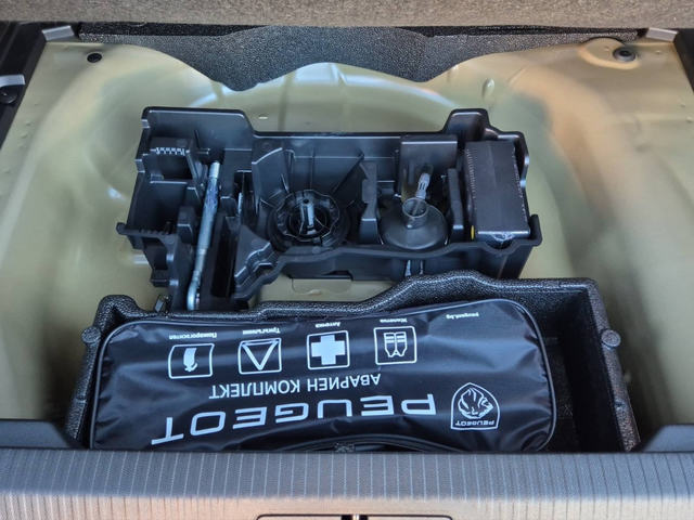 Peugeot 2008 GT 1.2 PureTech 145 HYBRID 48V - автомобили, коли, обяви за нови и употребявани 17