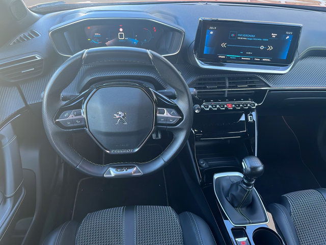 Peugeot 2008 GT - автомобили, коли, обяви за нови и употребявани 10