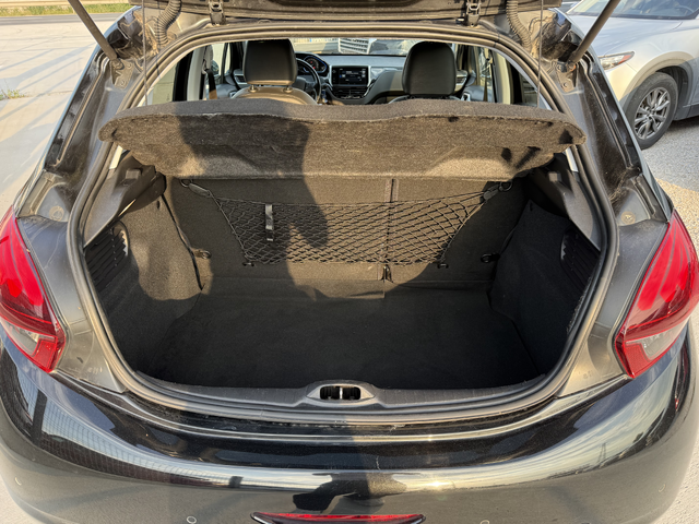 Peugeot 208 1.2i* 2016г.* 115.000КМ* НОВ* Топ Състояние* РЪЧКА - автомобили, коли, обяви за нови и употребявани 15