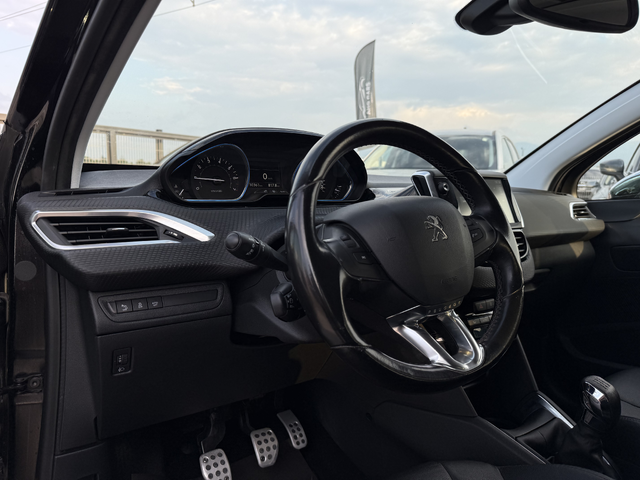 Peugeot 208 1.2i* 2016г.* 115.000КМ* НОВ* Топ Състояние* РЪЧКА - автомобили, коли, обяви за нови и употребявани 7