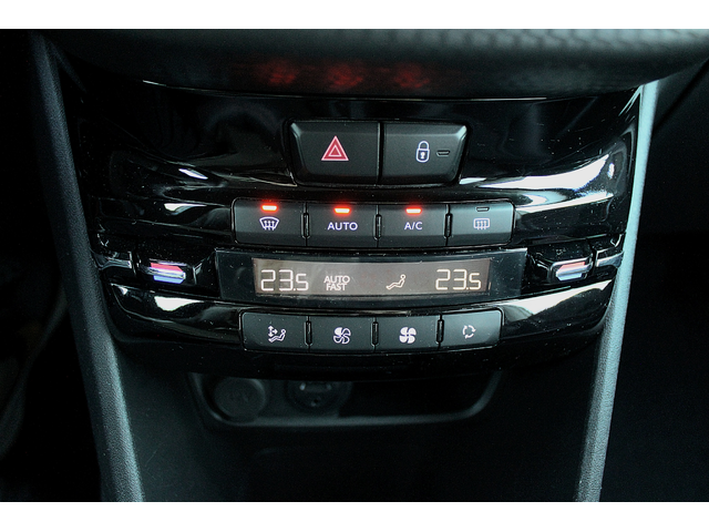 Peugeot 208 1.2i/e-THP/KAMERA/TOP - автомобили, коли, обяви за нови и употребявани 13