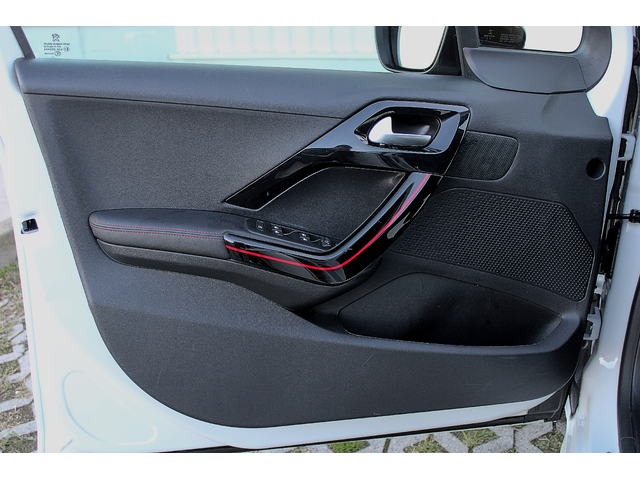 Peugeot 208 1.2i/e-THP/KAMERA/TOP - автомобили, коли, обяви за нови и употребявани 16