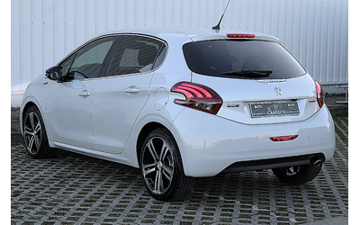 peugeot-208-1-2i-e-thp-kamera-top - 3