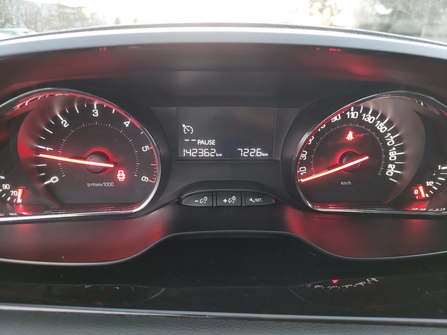 Peugeot 208 1,6e-HDi 92ps - автомобили, коли, обяви за нови и употребявани 11