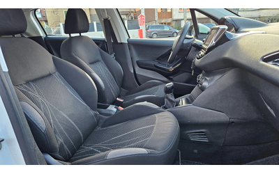 Peugeot 208 1.4 Hdi Klima/Navig - автомобили, коли, обяви за нови и употребявани 12