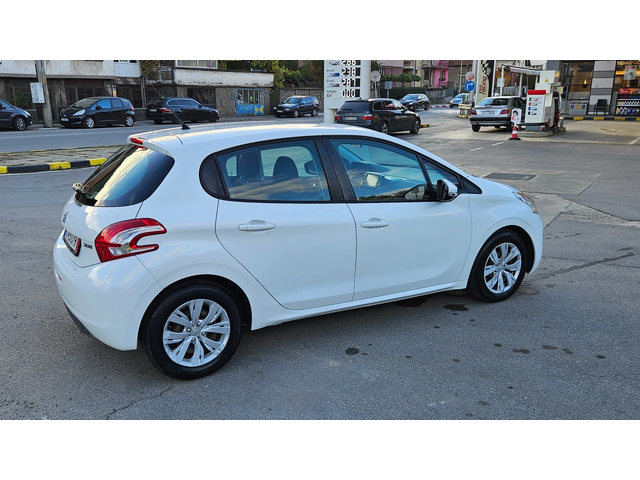 Peugeot 208 1.4 Hdi Klima/Navig - автомобили, коли, обяви за нови и употребявани 4