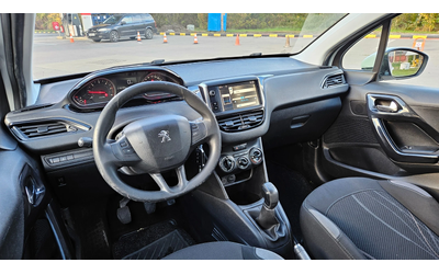 Peugeot 208 1.4 Hdi Klima/Navig - автомобили, коли, обяви за нови и употребявани 8