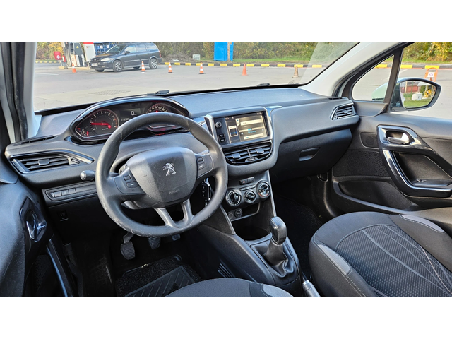 Peugeot 208 1.4 Hdi Klima/Navig - автомобили, коли, обяви за нови и употребявани 8