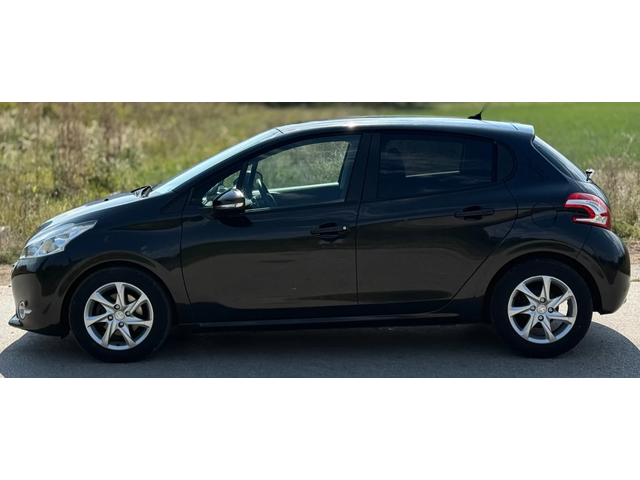 Peugeot 208 1.4HDI /70кс АВТОМАТ - автомобили, коли, обяви за нови и употребявани 7