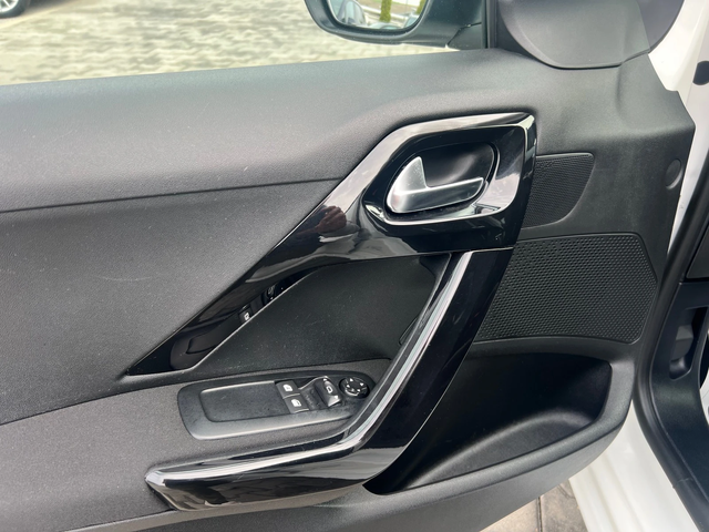 Peugeot 208 1.4HDI*LED*TOP* - автомобили, коли, обяви за нови и употребявани 11