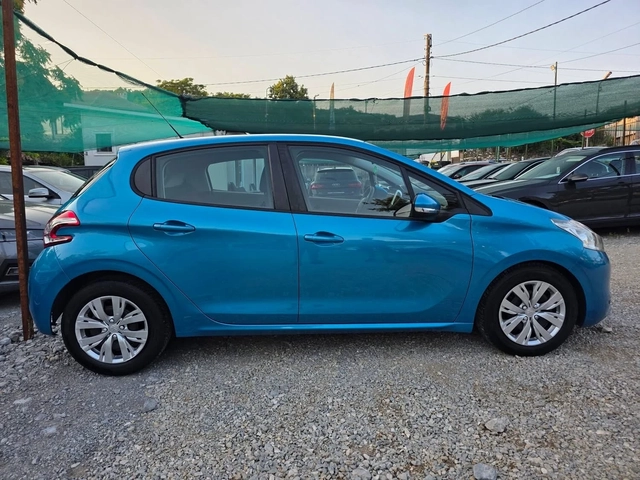 Peugeot 208 1.6HDI 92K.C. / КЛИМАТИК / НАВИГАЦИЯ - автомобили, коли, обяви за нови и употребявани 5