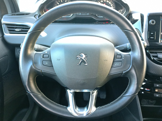 Peugeot 208 5P ALLURE 1.2 e-THP 110 BVM6 S&S EURO 6.2 - автомобили, коли, обяви за нови и употребявани 11