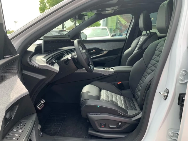 Peugeot 3008 e GT DISTR Winter Pack+ 360* PANO Keyless Massage - автомобили, коли, обяви за нови и употребявани 8