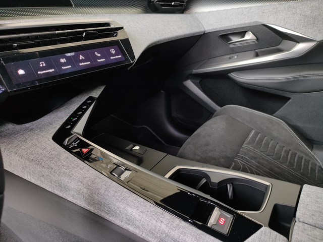 Peugeot 3008 GT Electric 157 кВ 210 к.с. - автомобили, коли, обяви за нови и употребявани 12