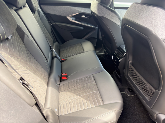 Peugeot 3008 GT EXCLUSIVE HYBRID 145 48V e-DCS6 EURO 6.4 - автомобили, коли, обяви за нови и употребявани 11