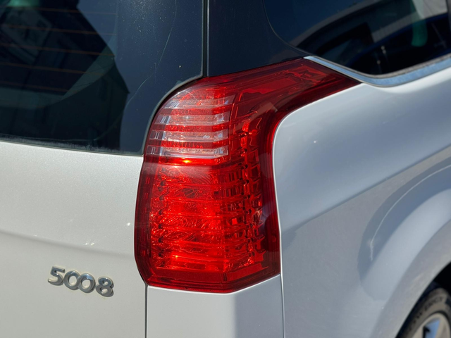 Peugeot 5008 1.6HDI СОБСТВЕН ЛИЗИНГ* БАРТЕР* БЯЛА ПЕРЛА - автомобили, коли, обяви за нови и употребявани 4