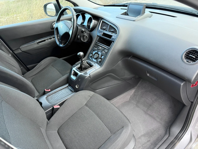 Peugeot 5008 1.6 HDI / FACELIFT / LED / 6+ 1 / NAVI / PARKTRONI - автомобили, коли, обяви за нови и употребявани 11