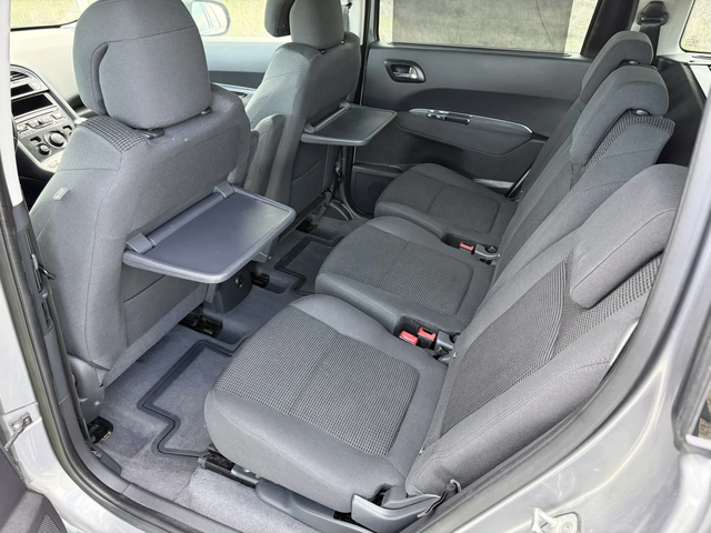 Peugeot 5008 1.6 HDI / FACELIFT / LED / 6+ 1 / NAVI / PARKTRONI - автомобили, коли, обяви за нови и употребявани 12