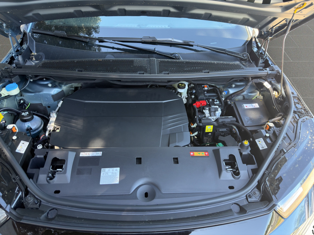 Peugeot 5008  ALLURE  Electric Long Range 172 кВ 230 к.с. - автомобили, коли, обяви за нови и употребявани 13