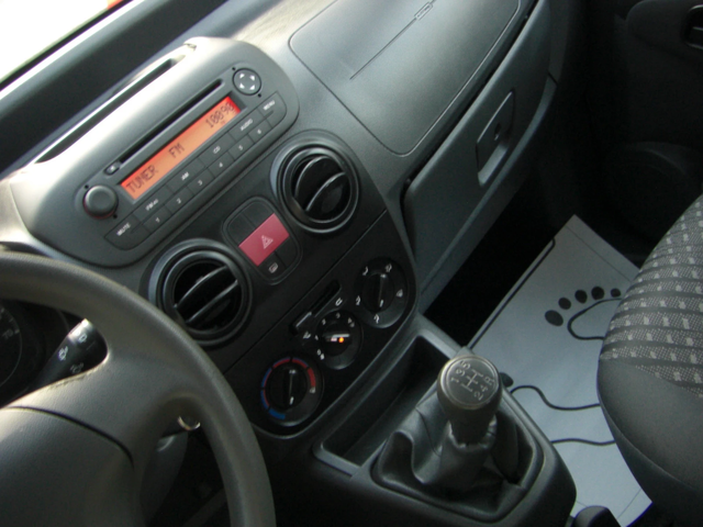 Peugeot Bipper 1.4i UNIKAT - автомобили, коли, обяви за нови и употребявани 11