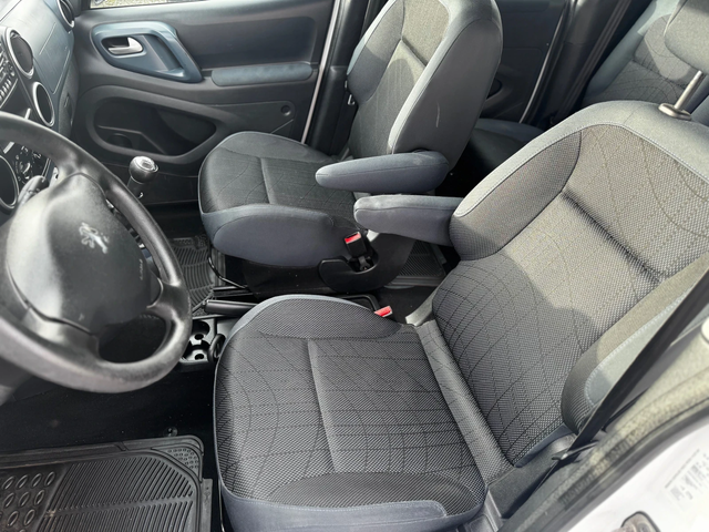 Peugeot Partner 1.6hdi 90kc - автомобили, коли, обяви за нови и употребявани 15