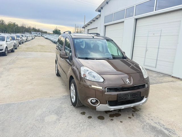Peugeot Partner 1.6hdi 92k.c* Outdoor* Panorama* Tepee* - автомобили, коли, обяви за нови и употребявани 10