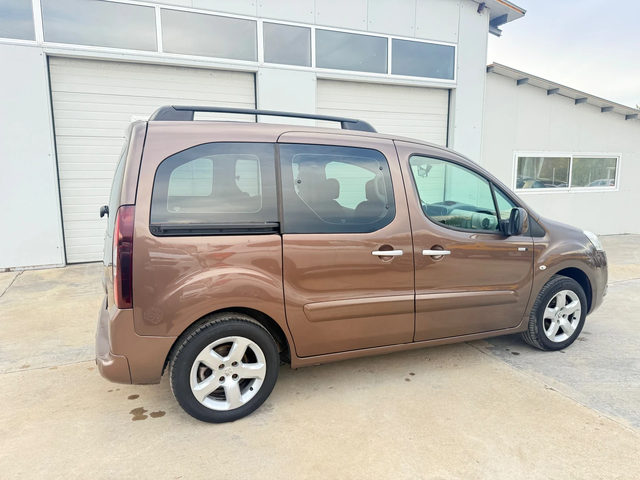 Peugeot Partner 1.6hdi 92k.c* Outdoor* Panorama* Tepee* - автомобили, коли, обяви за нови и употребявани 12