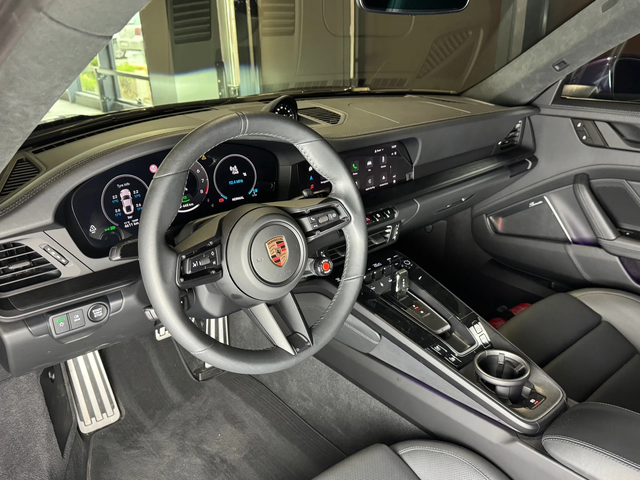 Porsche 911 Carrera 4 GTS - автомобили, коли, обяви за нови и употребявани 7