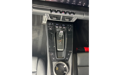 Porsche 911 Carrera 4 GTS - автомобили, коли, обяви за нови и употребявани 9