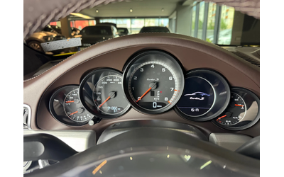 Porsche 911 Turbo S - автомобили, коли, обяви за нови и употребявани 9