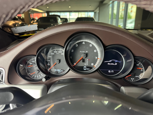 Porsche 911 Turbo S - автомобили, коли, обяви за нови и употребявани 9