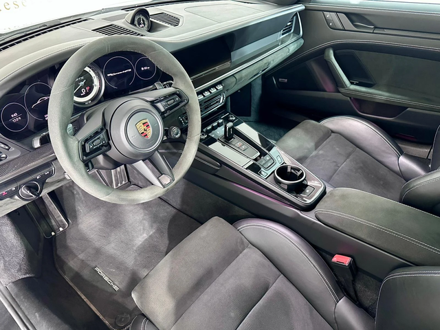 Porsche 911 Carrera 4 GTS* Carbon* Lift* SportChrono* BOSE - автомобили, коли, обяви за нови и употребявани 6