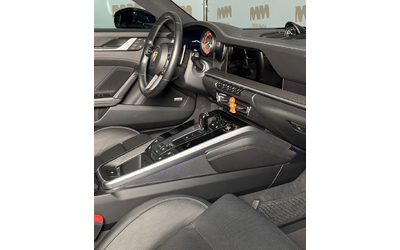 Porsche 911 Carrera 4S* Carbon* Ventilation* Bose* Chrono* Pan - автомобили, коли, обяви за нови и употребявани 8