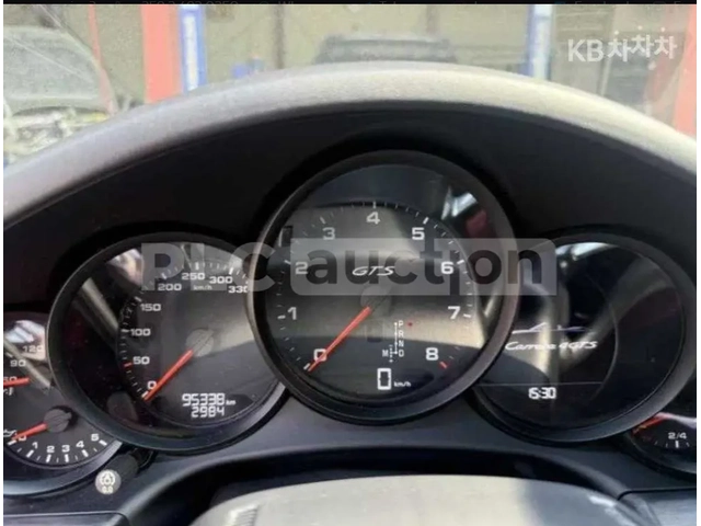 Porsche 911 CARRERA 4 GTS - автомобили, коли, обяви за нови и употребявани 9