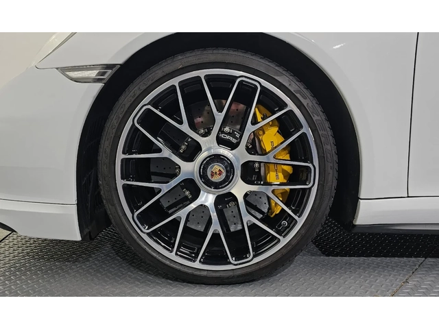 Porsche 911 TURBO S * CARBON CERAMIC - автомобили, коли, обяви за нови и употребявани 3