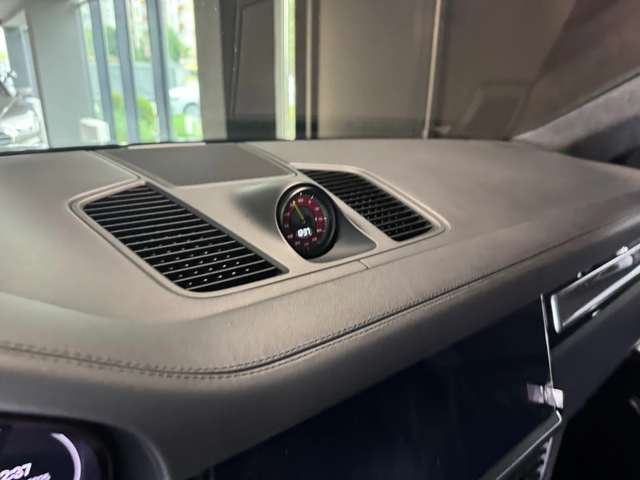 Porsche Cayenne Turbo S - автомобили, коли, обяви за нови и употребявани 10