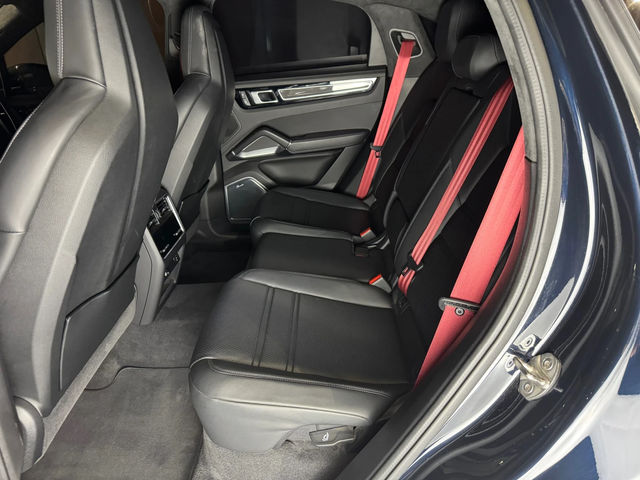 Porsche Cayenne Turbo S - автомобили, коли, обяви за нови и употребявани 12