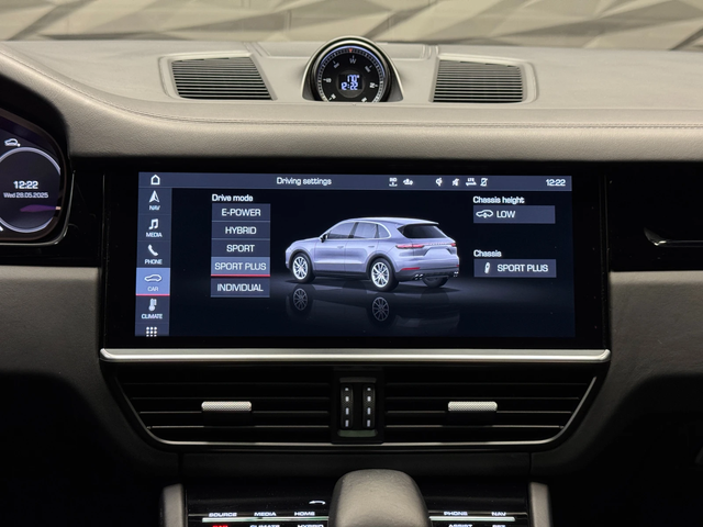 Porsche Cayenne E-Hybrid* Burmester* Sport Chrono* Pano - автомобили, коли, обяви за нови и употребявани 13