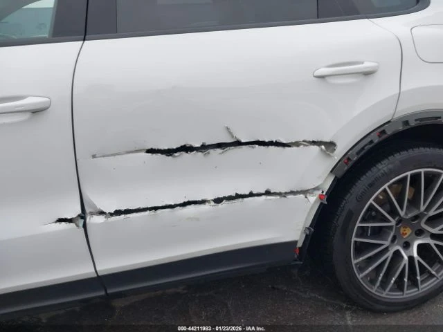 Porsche Cayenne E-HYBRID - автомобили, коли, обяви за нови и употребявани 8