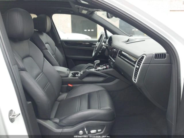 Porsche Cayenne E-HYBRID - автомобили, коли, обяви за нови и употребявани 9