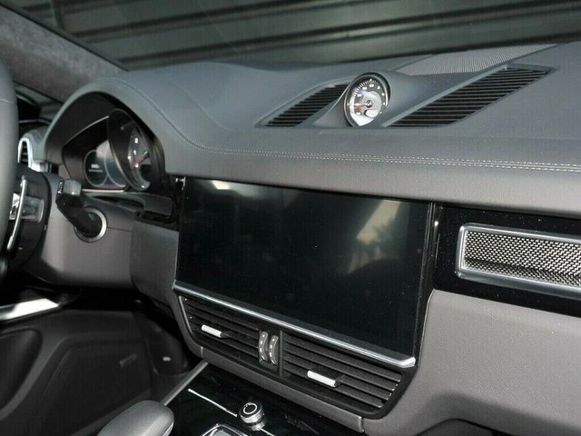 Porsche Cayenne Turbo Coupe - автомобили, коли, обяви за нови и употребявани 9