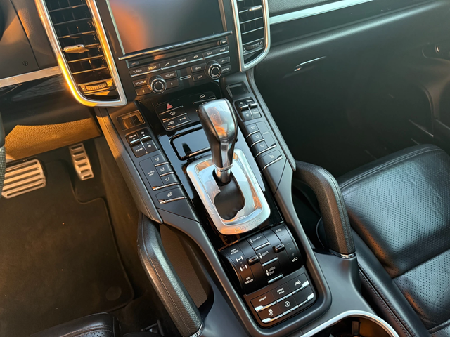 Porsche Cayenne S V8 Carbon/Ceramic - автомобили, коли, обяви за нови и употребявани 13