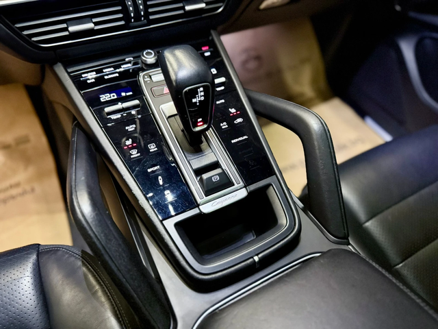 Porsche Cayenne * Панорама* CarPlay* Лизинг - автомобили, коли, обяви за нови и употребявани 12