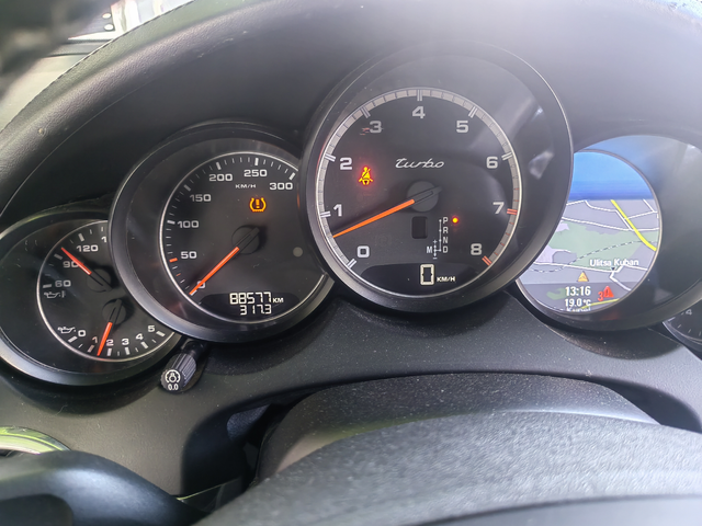 Porsche Cayenne 4.8 - автомобили, коли, обяви за нови и употребявани 12