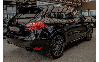 porsche-cayenne-4-8-s-pdls-burmester-club-sport-pano-obduhvane-chrono - 5