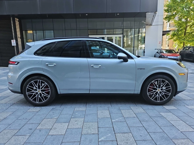 Porsche Cayenne S E-Hybrid / CARFAX - автомобили, коли, обяви за нови и употребявани 3